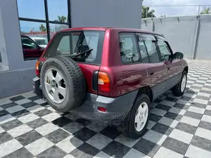 Toyota RAV4 Base 4x4 1999