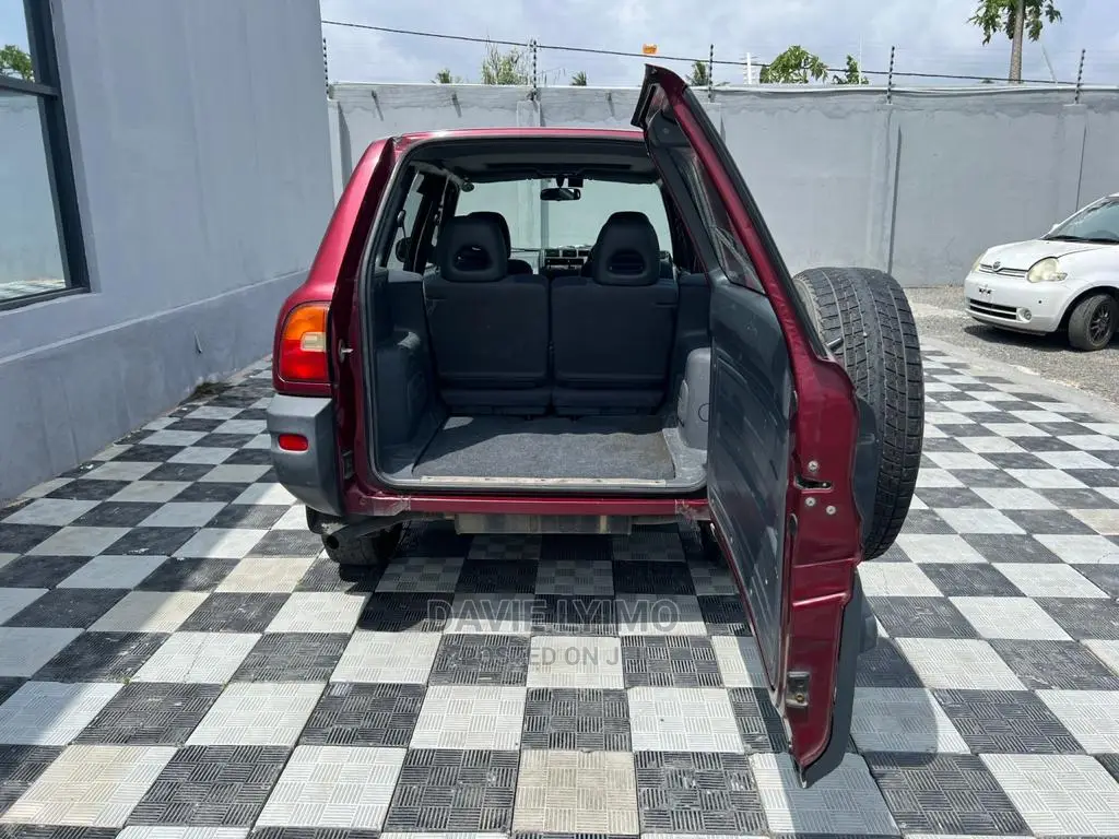 Toyota RAV4 Base 4x4 1999