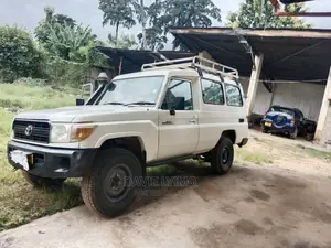 Toyota Land Cruiser 2011 White