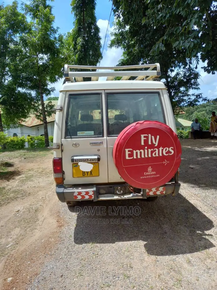 Toyota Land Cruiser 2011 White