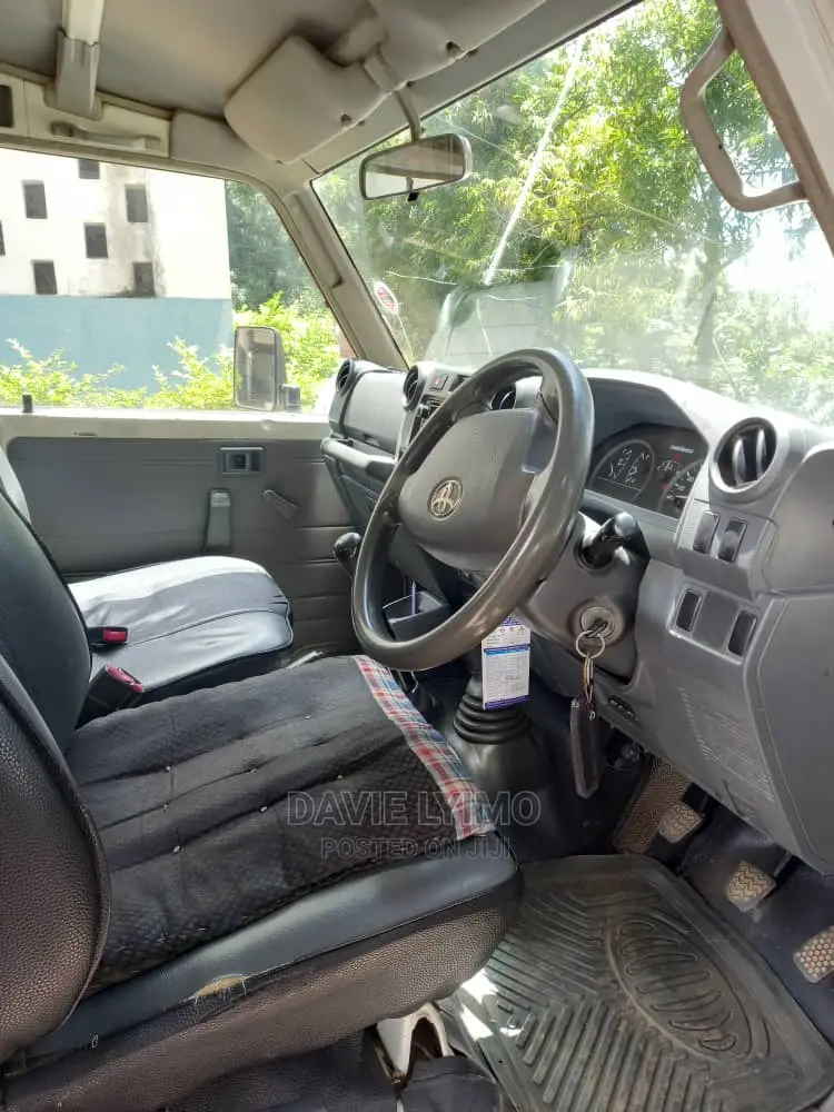 Toyota Land Cruiser 2011 White