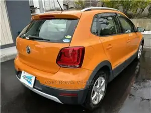 Volkswagen Polo 2010 Orange