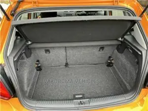 Volkswagen Polo 2010 Orange