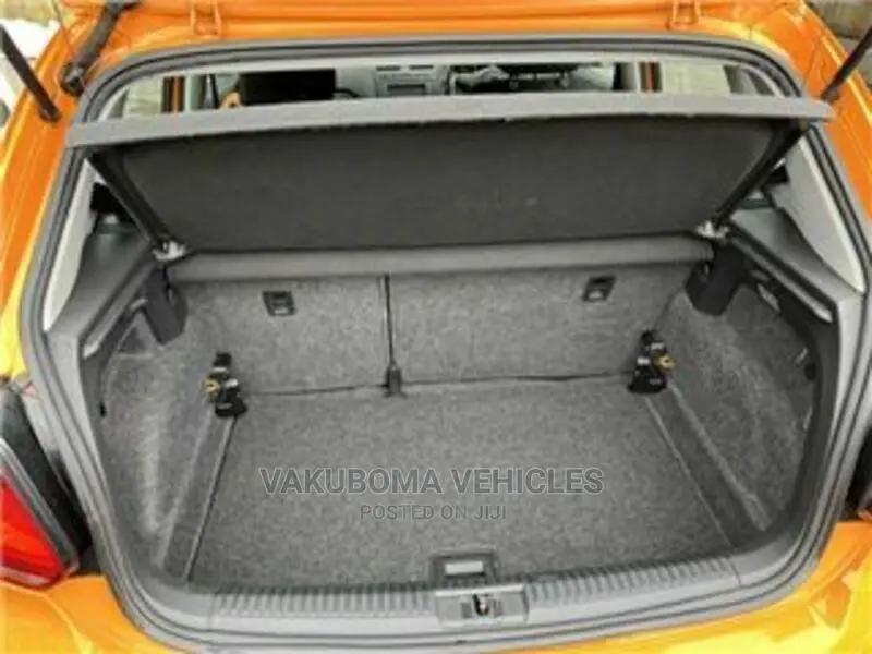 Volkswagen Polo 2010 Orange