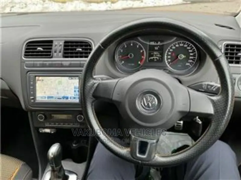 Volkswagen Polo 2010 Orange