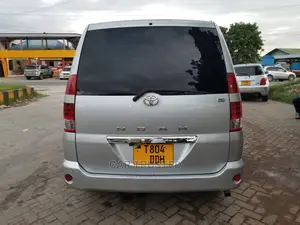 Toyota Noah 2.0 FWD (8 Seater) 2005 Silver