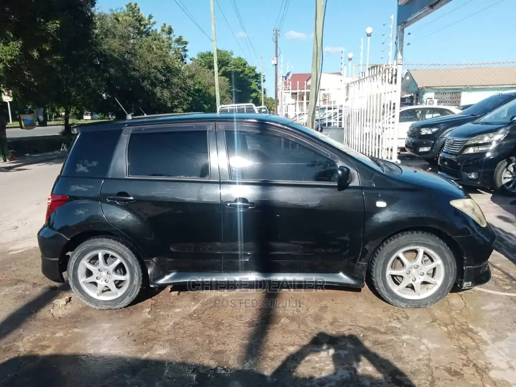 Toyota IST 2004 Black