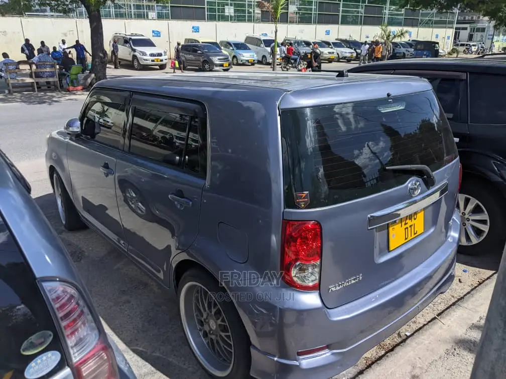 Toyota Corolla Rumion Hatchback 1.5 FWD 2010 Gray