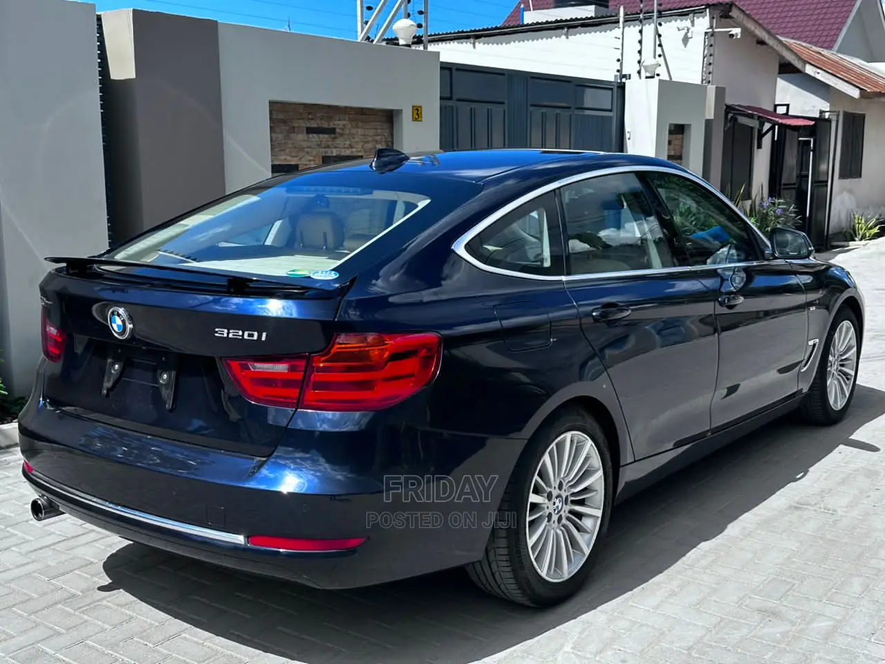 BMW 320i 2015 Black