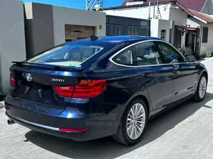 BMW 320i 2015 Black