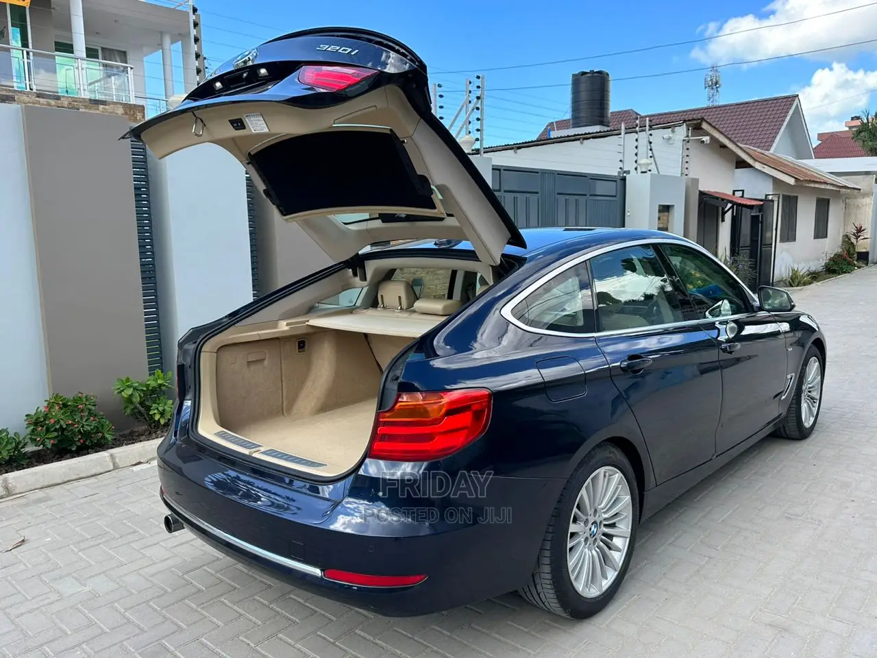 BMW 320i 2015 Black