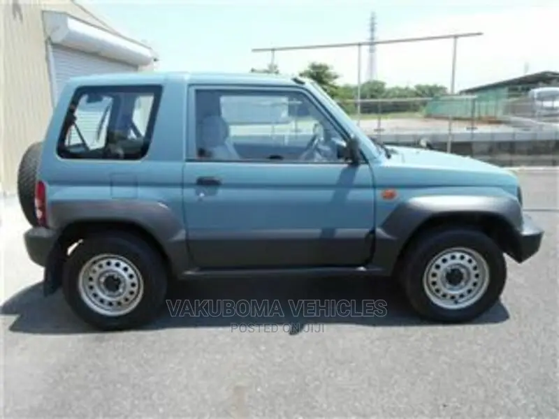 Mitsubishi Pajero 1996 Blue