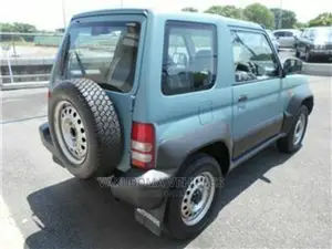 Mitsubishi Pajero 1996 Blue