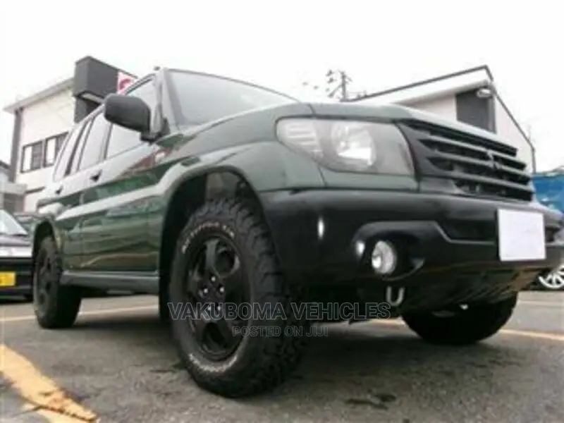 Mitsubishi Pajero IO 2004 Green