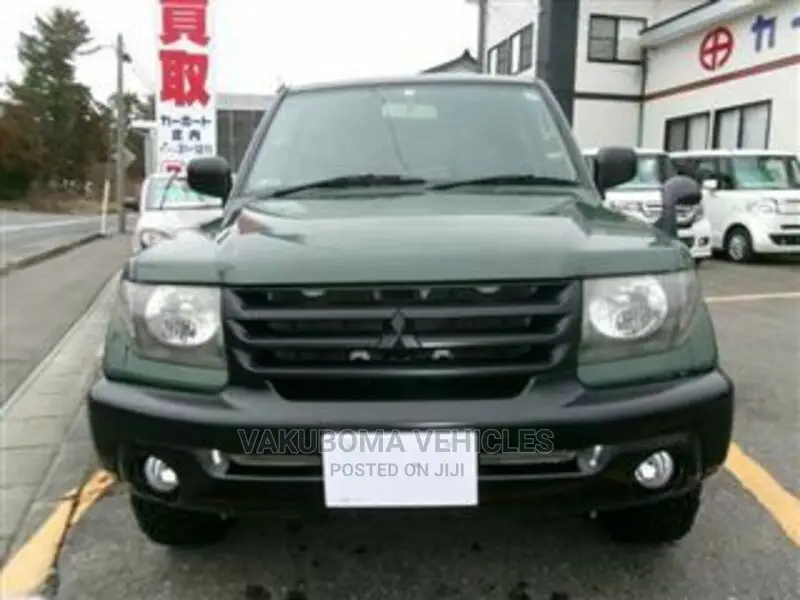 Mitsubishi Pajero IO 2004 Green
