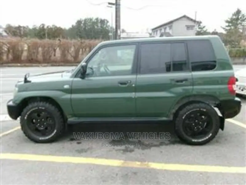 Mitsubishi Pajero IO 2004 Green