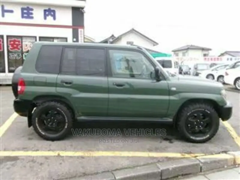 Mitsubishi Pajero IO 2004 Green