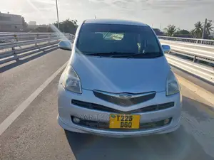 Toyota Ractis 1.5 AWD 2005 Silver