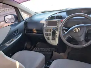 Toyota Ractis 1.5 AWD 2005 Silver