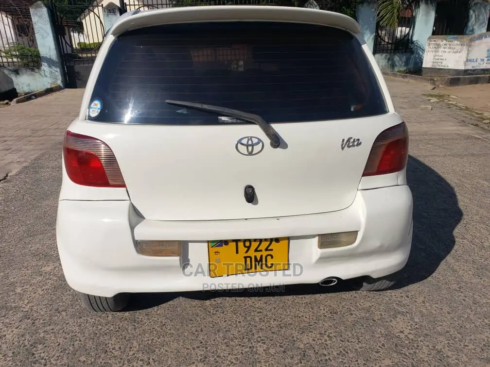 Toyota Vitz 1.5 FWD 5dr 2002 White