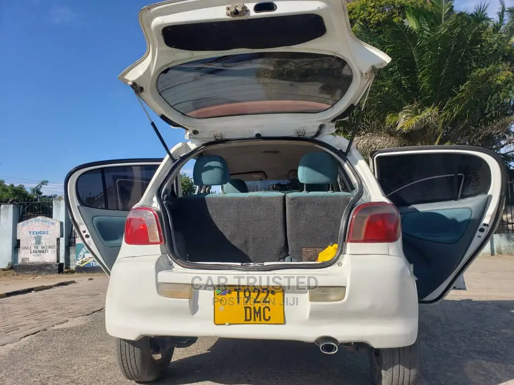 Toyota Vitz 1.5 FWD 5dr 2002 White