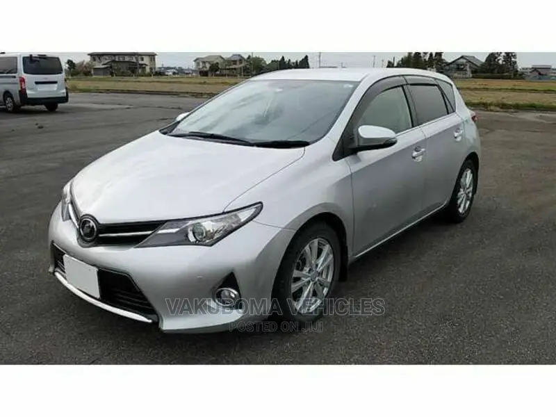 Toyota Auris 2013 Silver