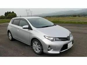 Toyota Auris 2013 Silver