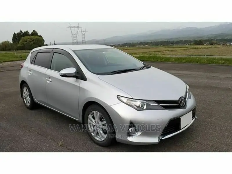 Toyota Auris 2013 Silver