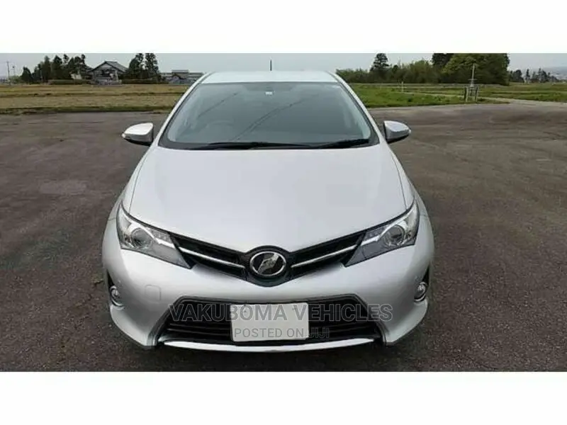 Toyota Auris 2013 Silver