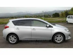 Toyota Auris 2013 Silver