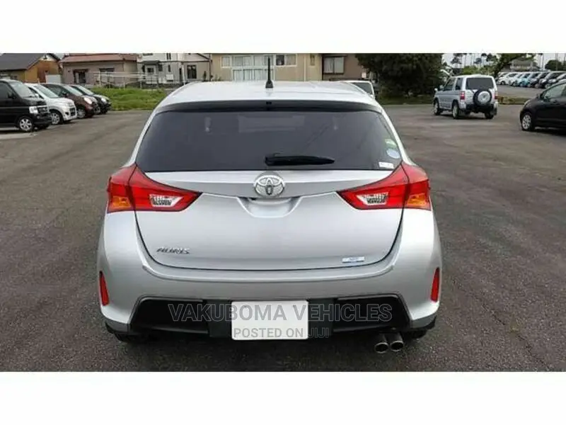 Toyota Auris 2013 Silver