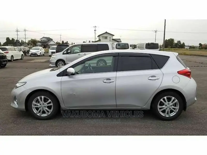 Toyota Auris 2013 Silver