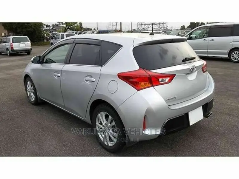 Toyota Auris 2013 Silver