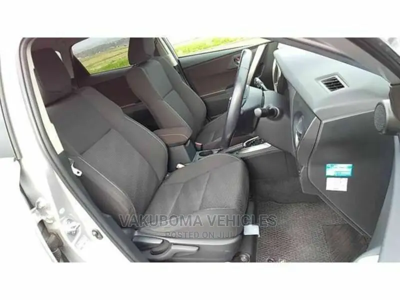 Toyota Auris 2013 Silver