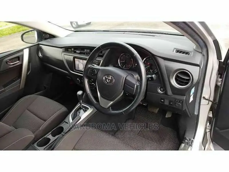 Toyota Auris 2013 Silver
