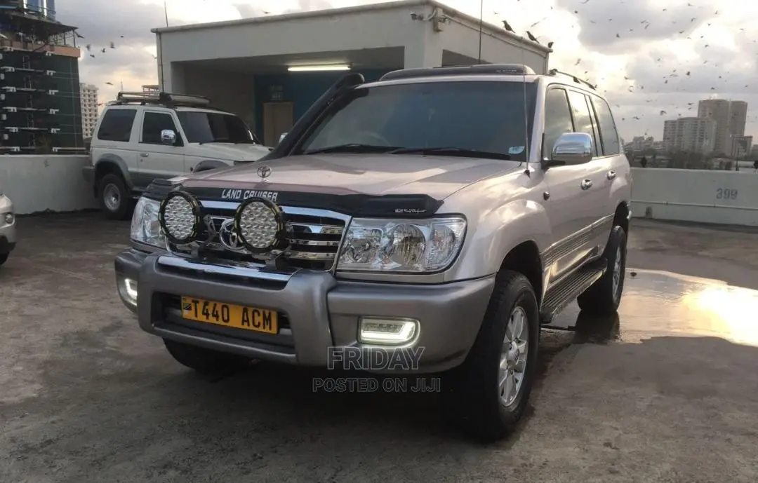 Toyota Land Cruiser 2010 Gold