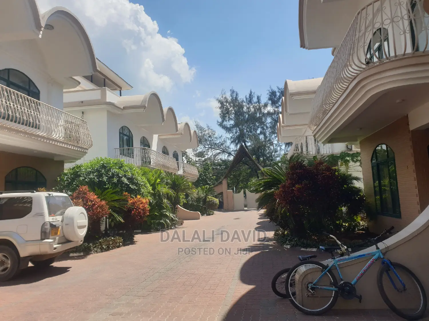 Furnished 4bdrm Villa in Oysterbay Cocobeach, Kinondoni for rent