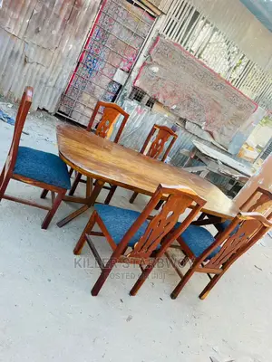 Dinning Table Ya Mninga Uliokomaa