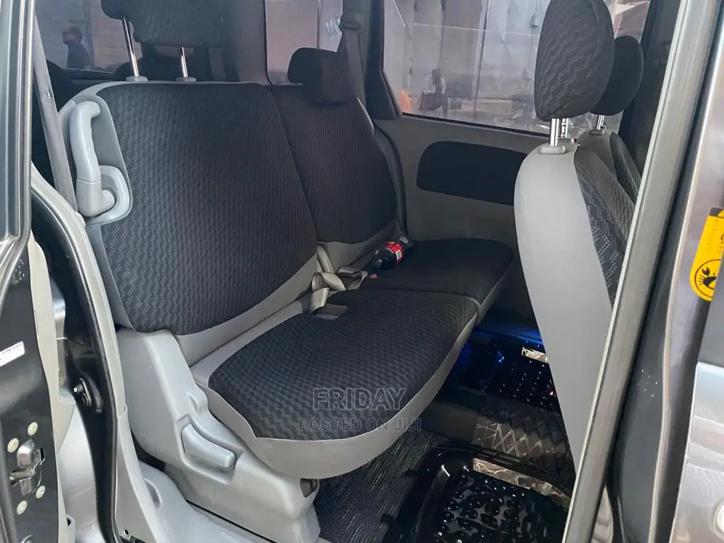 Toyota Sienta 1.5 FWD 2005 Black