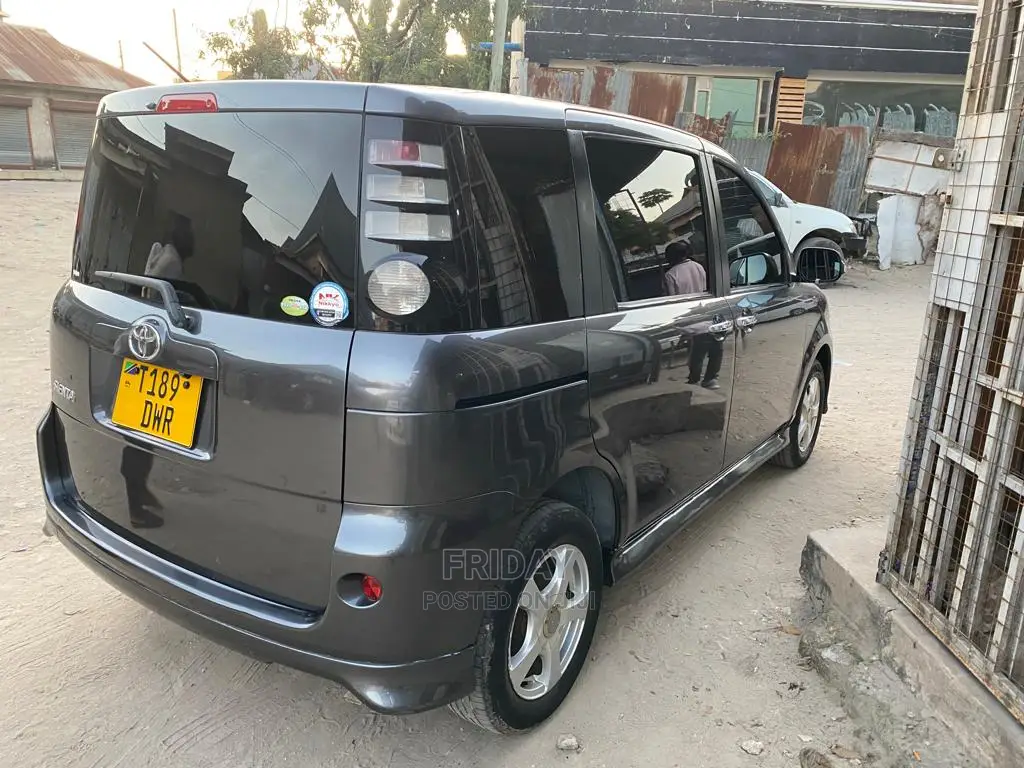 Toyota Sienta 1.5 FWD 2005 Black