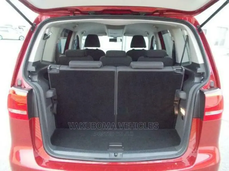 Volkswagen Touran 2012 Red