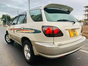 Toyota Harrier 2.2 16V 1999 White