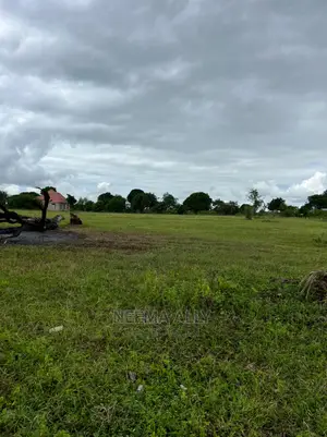 Viwanja Vya Kujenga Na Kuhamia