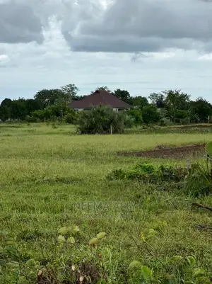 Viwanja Vya Kujenga Na Kuhamia