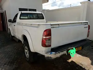 Toyota Hilux SR 4x4 2015 White