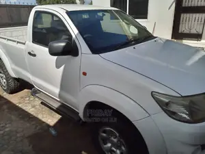 Toyota Hilux SR 4x4 2015 White