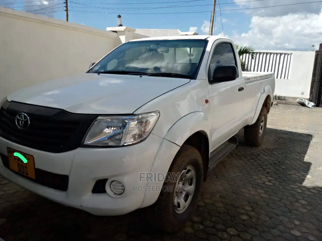 Toyota Hilux SR 4x4 2015 White