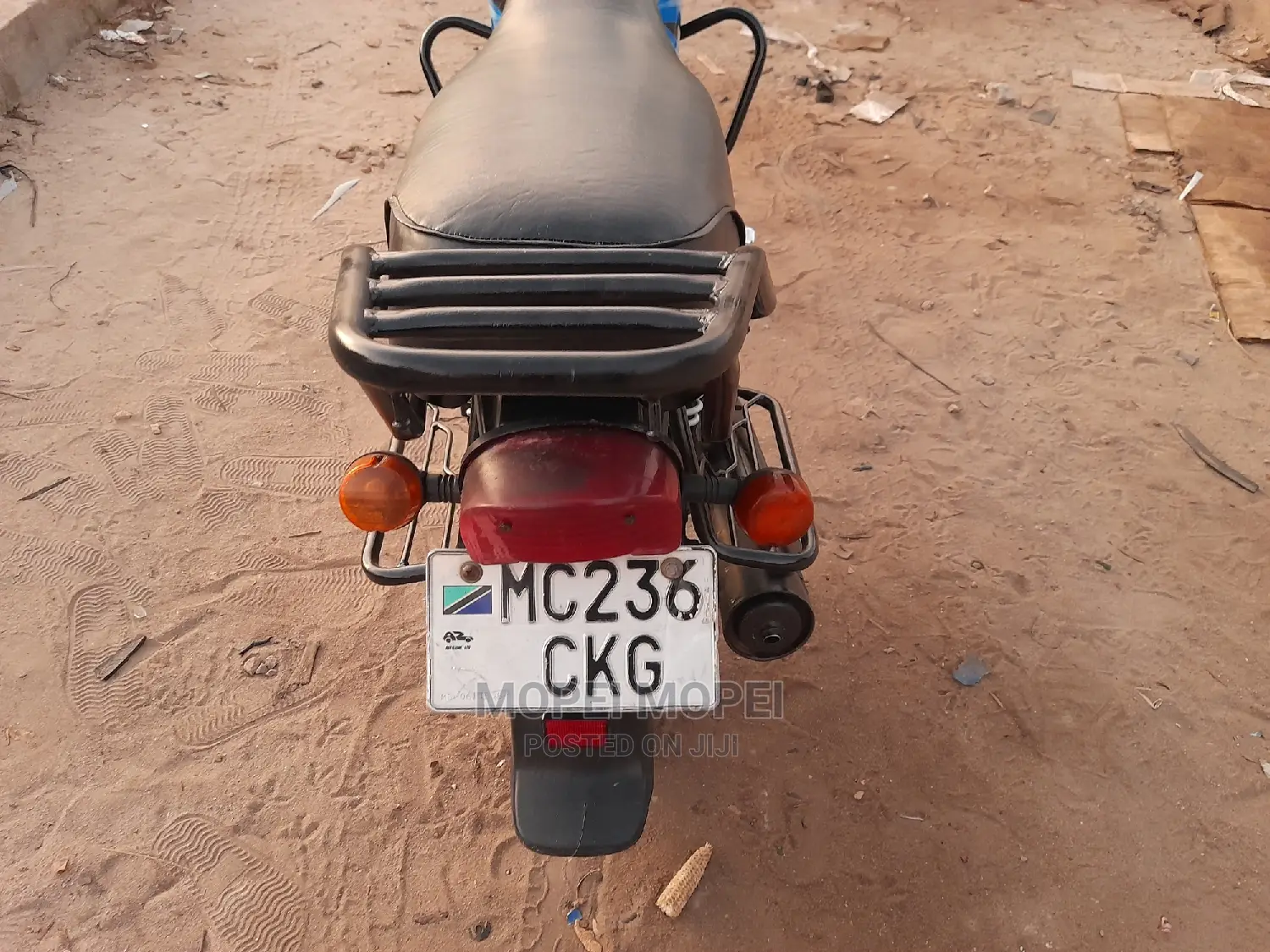 TVS Neo NX 2020 Gold