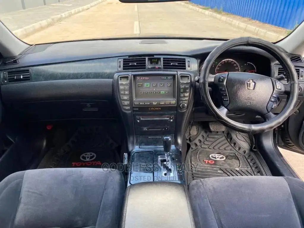Toyota Crown 2006 Black