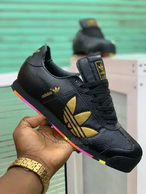 Adidas Sneakers